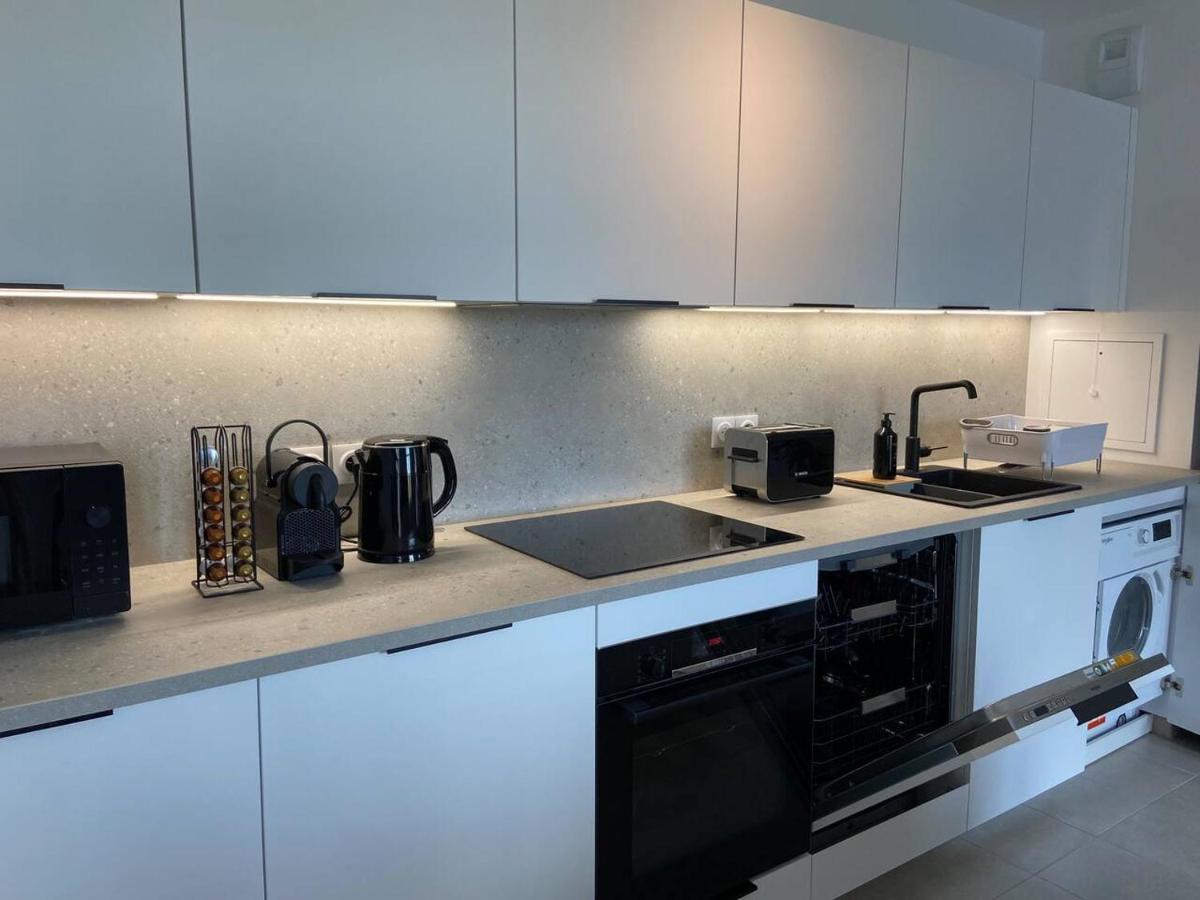 Disneyland Minimalist Lifestyle - 5 Pax Apartment Сери Екстериор снимка