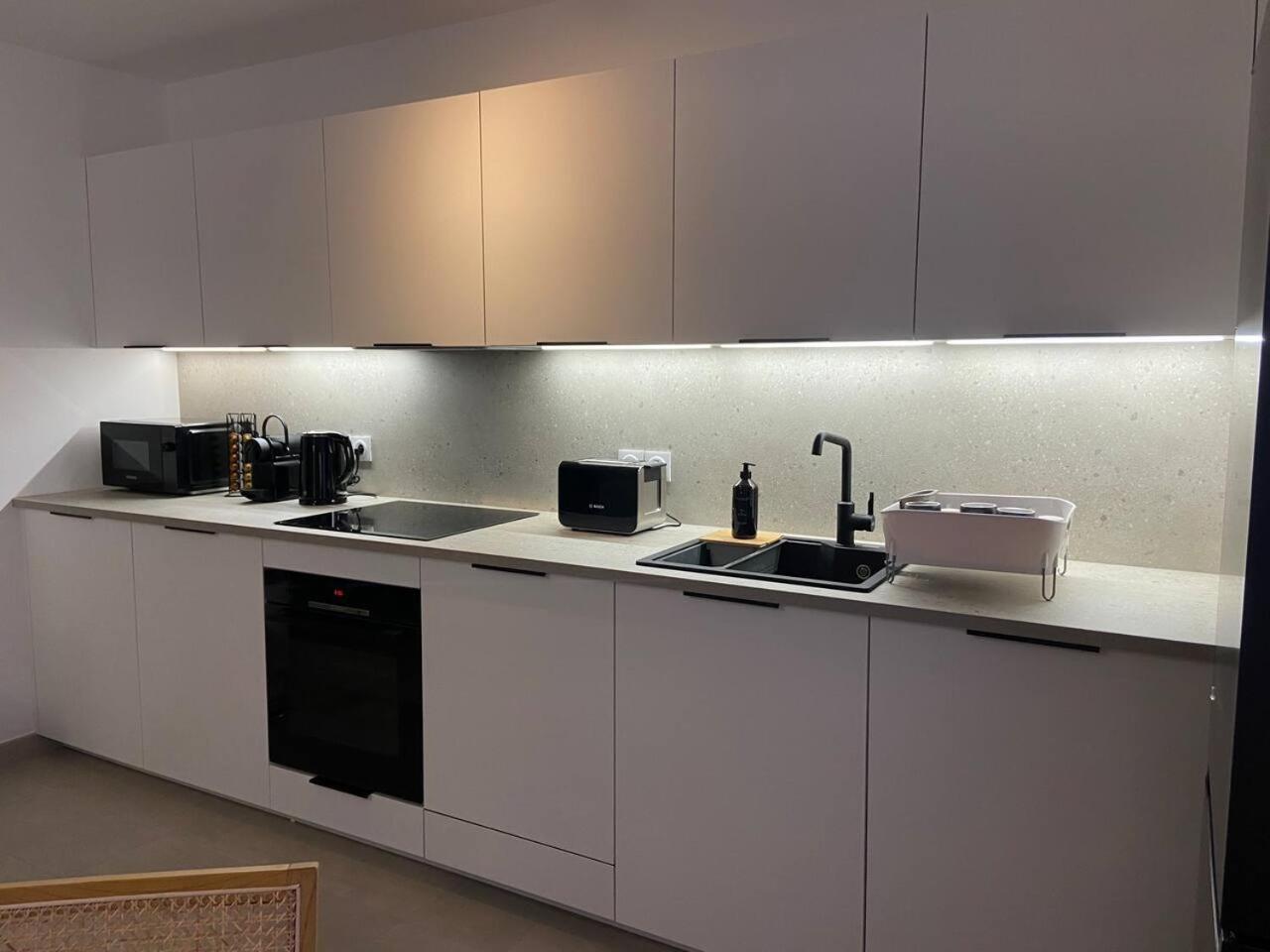 Disneyland Minimalist Lifestyle - 5 Pax Apartment Сери Екстериор снимка